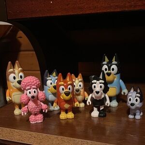 Lot of 8 bluey figures